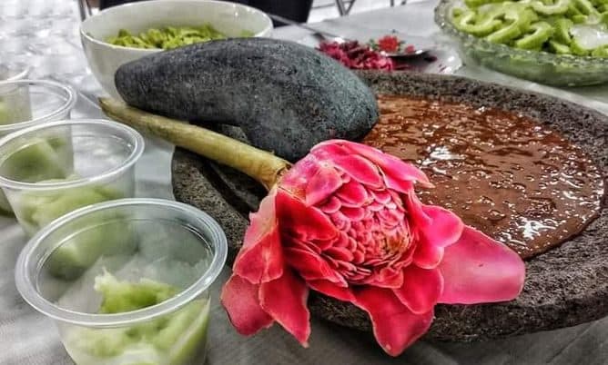 Memorabilia Tragedi Pemerkosaan Mei 1998 Dalam Sepiring Rujak Pare-Kecombrang