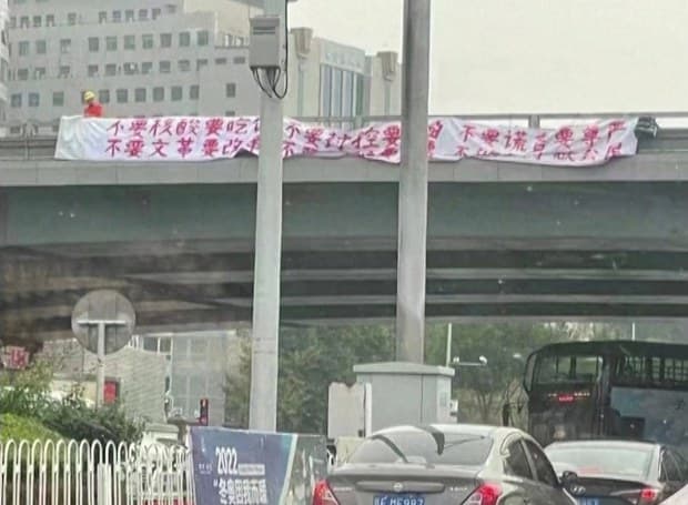 Manusia Jembatan, Aksi Kertas Putih, dan Harapan Rakyat Cina akan Kebebasan