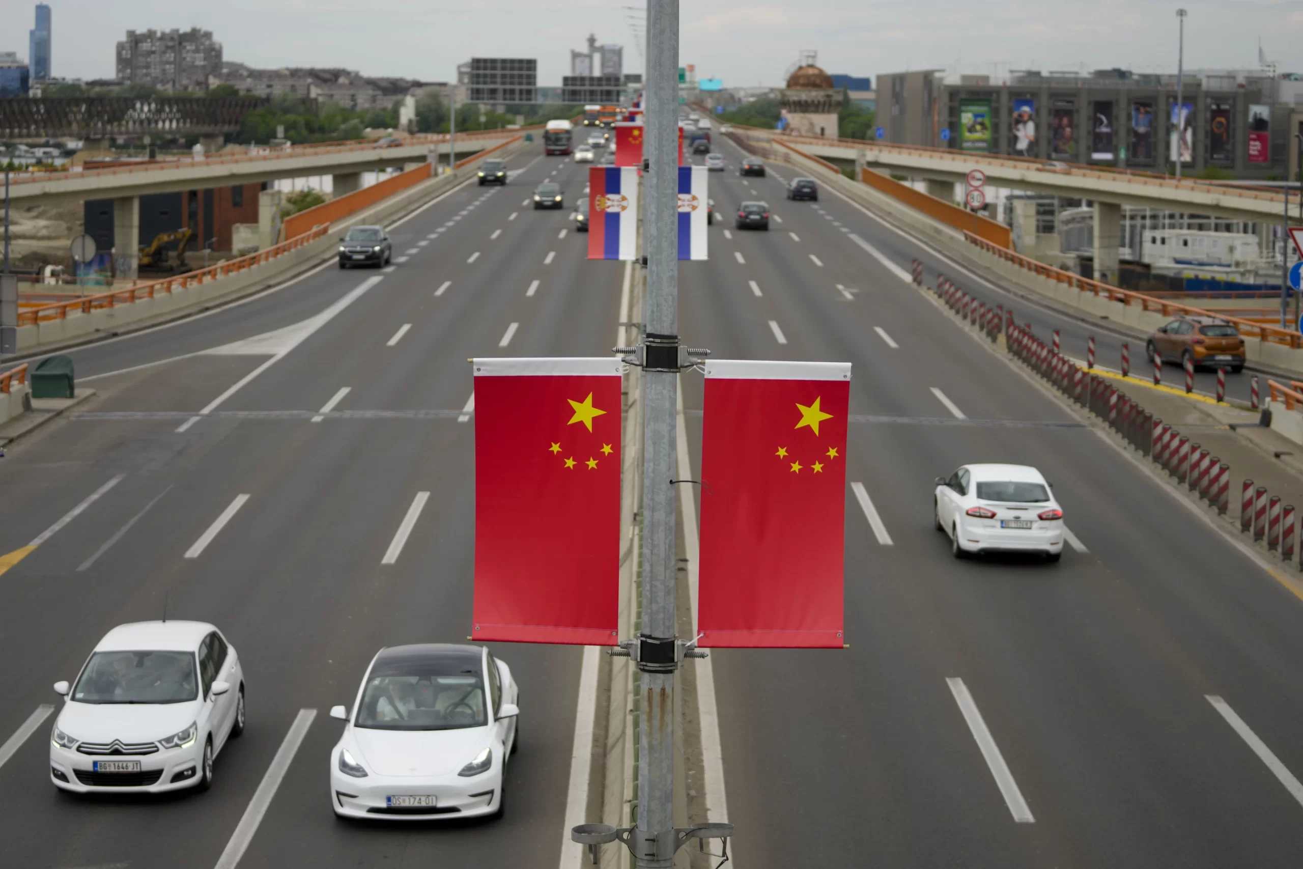 Jalan Panjang China Merangkul Eropa: Sebuah Catatan Kritis